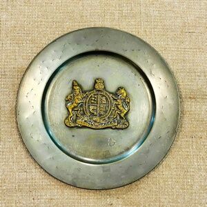 Vintage Metal Wall Hanging Plate Made in Italy With Englands Crest 9 3/4"